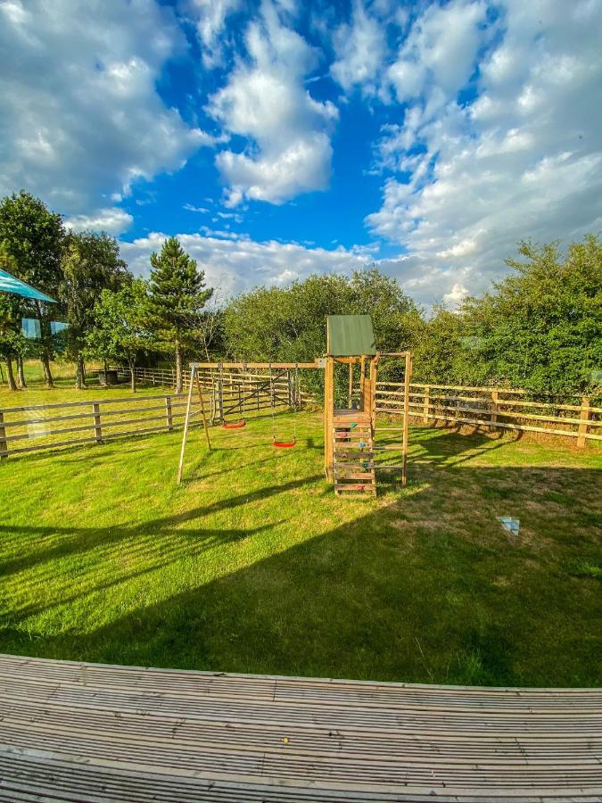 Immaculate 3-Bedroom Private Lodge Near York Exterior photo