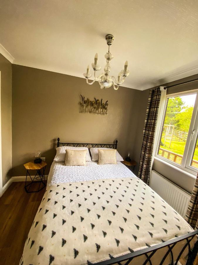 Immaculate 3-Bedroom Private Lodge Near York Exterior photo